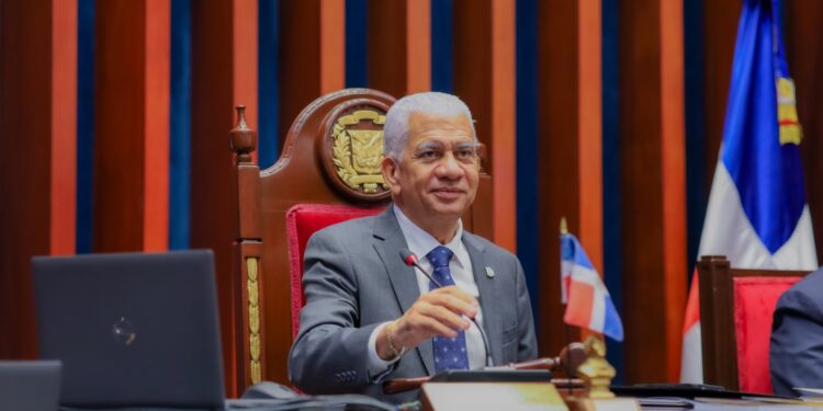 Presidente del Senado, Ricardo de los Santos, felicita al presidente Luis Abinader por la promulgación del Código Penal