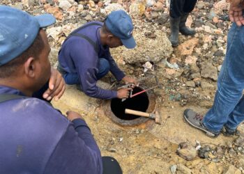 CAASD trabaja en corrección de avería provocada por excavaciones del Metro, mantiene limitado servicio de agua potable