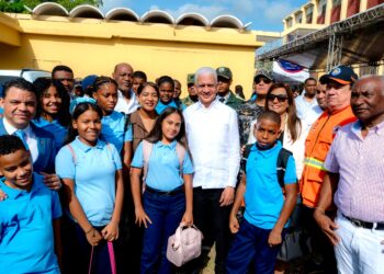 Presidente Senado, Ricardo de los Santos, encabeza acto de apertura del año escolar 2025-2026 en Sánchez Ramírez
