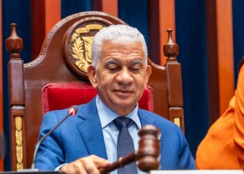 Senado aprobó en segunda lectura ley que dispone instalación de fuentes de energía renovable en edificios públicos y privados