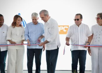 Tras 40 años de espera, presidente Abinader entrega carretera Villa Elisa-Punta Rucia-La Ensenada, que conecta Puerto Plata con Montecristi