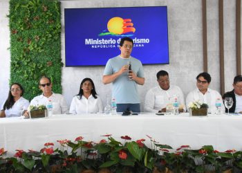 David Collado deja iniciada reconstrucción plaza de vendedores en Río San Juan.
