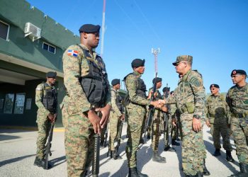 Ministro  de Defensa encabeza recorrido por la frontera junto a asesores del Poder Ejecutivo en materia policial