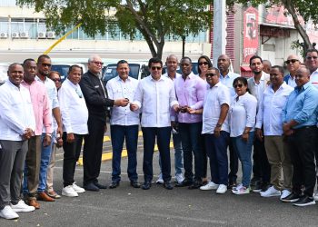 Collado inicia programa de sostenibilidad y entrega 38 camiones volteos a municipios y distrito municipales con vocación turística.