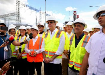 Presidente Abinader supervisa construcción de nueva planta eléctrica que aportará más de 400 megavatios al país