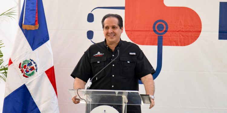 Víctor Atallah lleva jornada médica «Más Salud y Bienestar» a San José de Ocoa