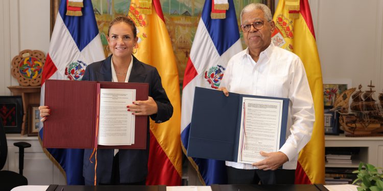 MIREX firma memorando de entendimiento con el Reino de España para impulsar el uso del idioma español en el ámbito diplomático.