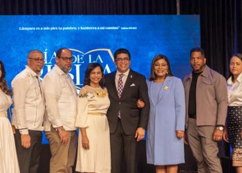 Dío Astacio rinde homenaje a la Biblia y sus principios en acto conmemorativo en Santo Domingo Este