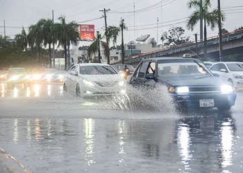 COE EMITE ALERTA AMARILLA PARA 13 PROVINCIAS Y EL DISTRITO NACIONAL POR ACTIVA ONDA TROPICAL CON POTENCIAL CICLÓN