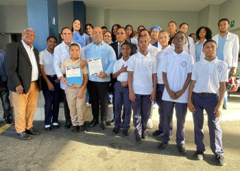 Reconocen Director Regional Educaciòn 15 EDDY CHÁVEZ como hijo Distinguido CRISTO REY