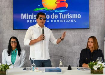 Turismo inicia reconstrucción del parque Anacaona, en Constanza.