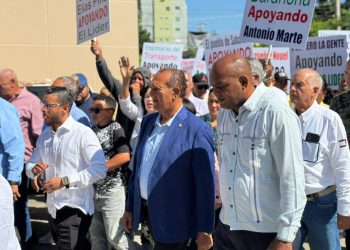 Senador Antonio Marte y abogados del PPG presentan querella contra empresario artístico Eladio Castro por difamación e injuria; dicen c