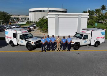 Ministerio de Defensa, a través de la Industria Militar Dominicana, entrega cuatro ambulancias todo terreno al CESAC para fortalecer la seguridad aeroportuaria nacional