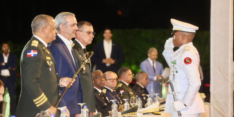 Presidente Abinader encabeza graduación de la 64.ª promoción de oficiales del Ejército en solemne ceremonia militar