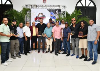 Liga de Verano reconoce a los mejores del 2025 en una noche histórica para el béisbol dominicano