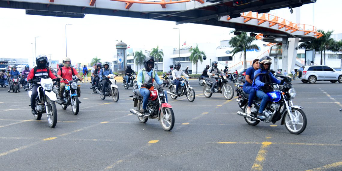 El caos en motocicletas vuelve a encender el debate sobre movilidad y seguridad vial en Santo Domingo