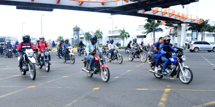 El caos en motocicletas vuelve a encender el debate sobre movilidad y seguridad vial en Santo Domingo