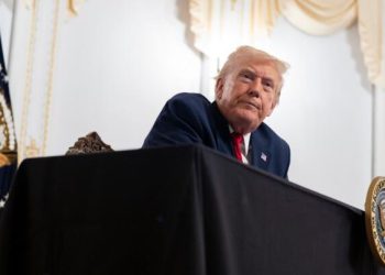 TRUMP ORDENA CIERRE TOTAL DEL ESPACIO AÉREO DE VENEZUELA Y ESCALA PRESIÓN MILITAR EN EL CARIBE