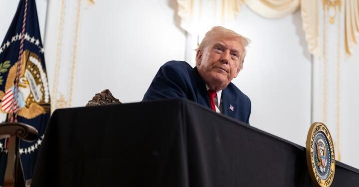 TRUMP ORDENA CIERRE TOTAL DEL ESPACIO AÉREO DE VENEZUELA Y ESCALA PRESIÓN MILITAR EN EL CARIBE
