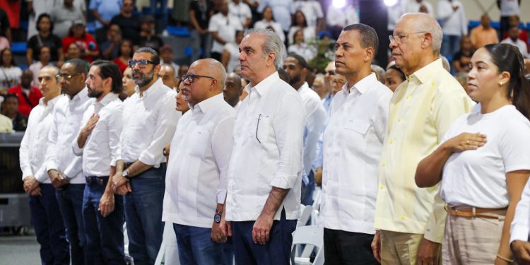 Abinader impulsa inclusión financiera y digital con entrega de RD$150 millones a 630 mipymes en el Distrito Nacional