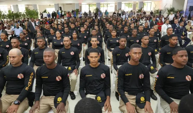 Migración gradúa nuevas promociones de agentes ARR y URR especializados en interdicción migratoria