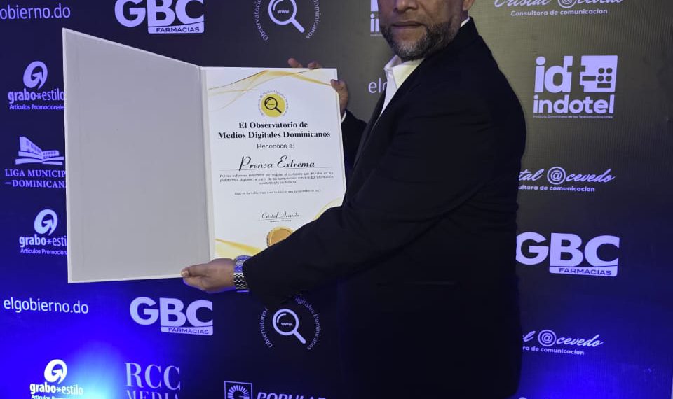 FELICITAN A FRANCISCO VILLANUEVA Y PRENSA EXTREMA POR RECONOCIMIENTO EN EL PREMIO NACIONAL DE PERIODISMO DIGITAL 2025
