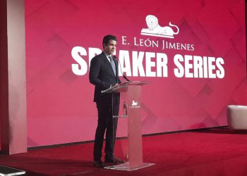 E. León Jimenes inaugura su Speaker Series con un diálogo de alto impacto sobre innovación, desarrollo y liderazgo global