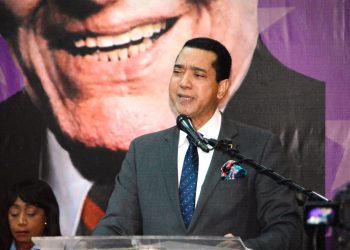Dr. Luís Yépez Suncar oficializa su candidatura para dirigir Dignidad Jurídica del PLD