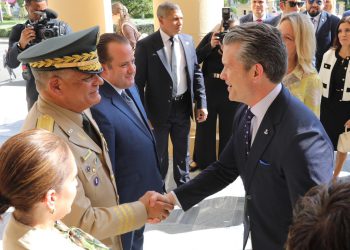 PRESIDENTE ABINADER SOSTIENE REUNIÓN CON EL SECRETARIO DE DEFENSA DE EE. UU., PETE HEGSETH, PARA FORTALECER COOPERACIÓN EN SEGURIDAD REGIONAL
