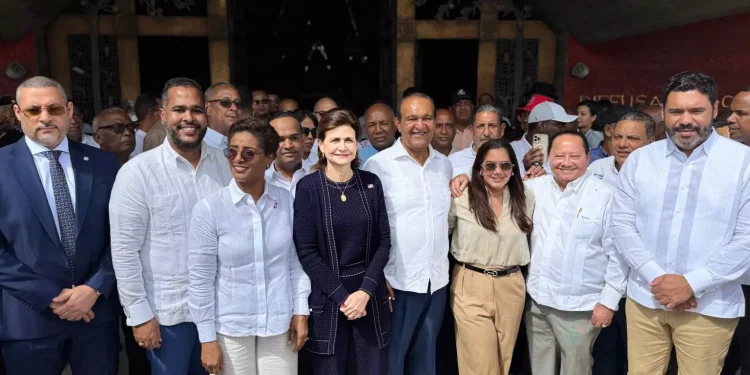 Vicepresidenta Raquel Peña acompaña a CONATRA en multitudinaria misa por el Día del Chofer en la Basílica de Higüey