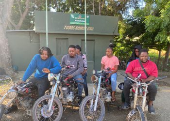 EJÉRCITO APRESA SEIS EXTRANJEROS Y OCUPA CUATRO MOTOCICLETAS DURANTE OPERATIVO EN EL GUAYO, MONTECRISTI