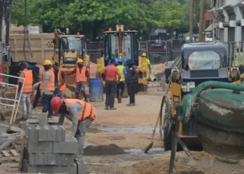 En víspera de Navidad, comerciantes expresan preocupación por retrasos en trabajos de la calle El Conde
