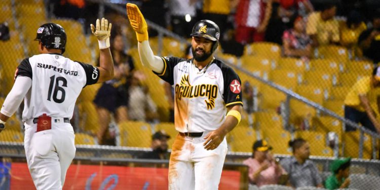 Julio rodríguez impulsa triunfo de las águilas cibaeñas y amplía dominio ante las estrellas