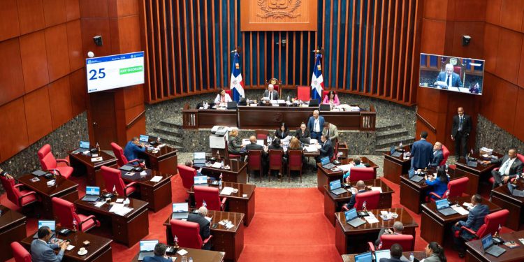 Senado conforma comisión especial para estudio de observaciones del Poder