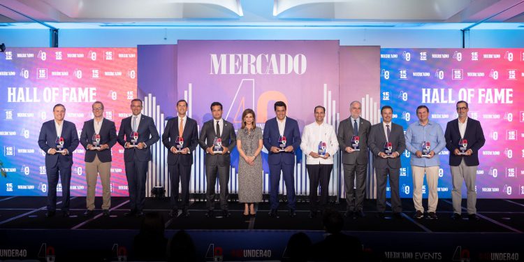 Revista Mercado reconoce destacadas personalidades del país