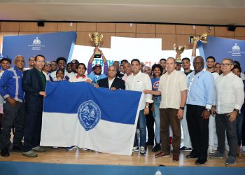 Concluyen con éxito los Juegos Universitarios 2025:  Kelvin Cruz entrega corona de campeona a la UASD