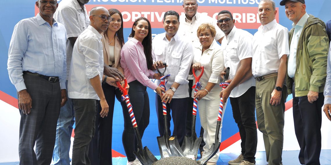 Ministro Kelvin Cruz inicia construcción del Multiuso del Club Los Caribe en Sabana Perdida, SDN