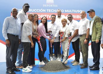 Ministro Kelvin Cruz inicia construcción del Multiuso del Club Los Caribe en Sabana Perdida, SDN