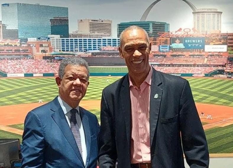 Leonel Fernández y Felipe Payano felicitan a los Dodgers por su título de Serie Mundial