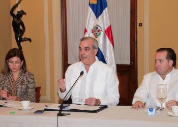 presidente abinader dispone aportes estatales por rd$12 mil millones para asistir a afectados por la tormenta melissa