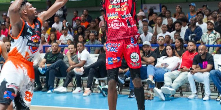 Clubes Centro y San José arrancan con victorias en la apertura del TBS Higüey 2025