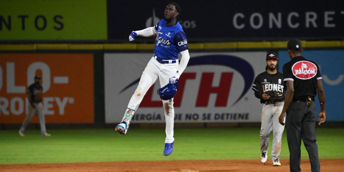 Jonrón de Ronny Mauricio deja en el terreno al Escogido y da triunfo al Licey