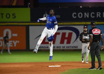 Jonrón de Ronny Mauricio deja en el terreno al Escogido y da triunfo al Licey