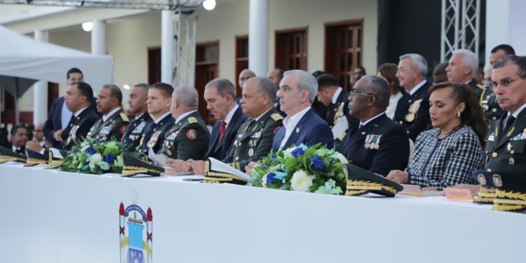 Presidente Abinader preside acto de investidura de nuevos oficiales navales de la Armada Dominicana