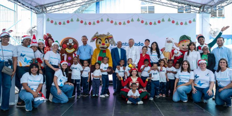Voluntariado Banreservas celebra la Navidad con niños del Ozama y desarrolla operativo ambiental