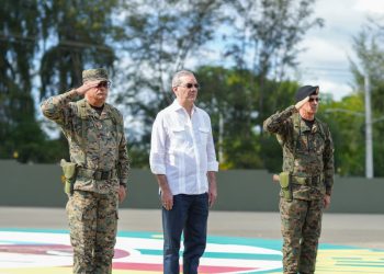 Presidente Abinader inaugura techado multiuso en el Campamento 16 de Agosto y comparte almuerzo navideño con más de 2,500 soldados