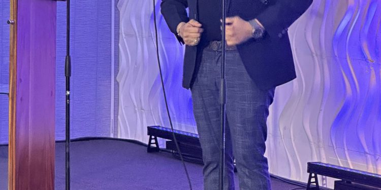 Rafy Guzmán conquista el escenario como segundo participante del festival con vibrante bachata