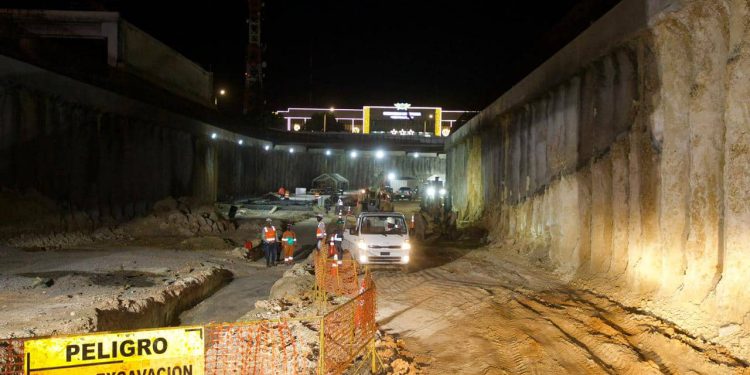 Avanza de forma sostenida construcción del paso a desnivel en la Plaza de la Bandera