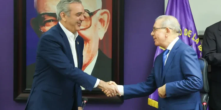 Ciudadanos expresan rechazo a una eventual repostulación de Luis Abinader y Danilo Medina