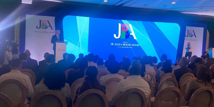 Fundación Rica reconoce a instituciones modelo en la quinta edición del Premio Dr. Julio A. Brache Arzeno a la Sostenibilidad
